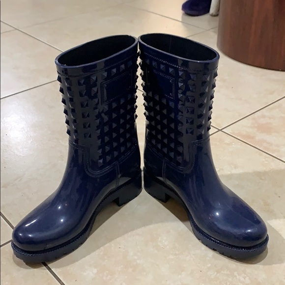 VINCE CAMUTO BLUE STUDDED RAINBOOTS .. - Picture 2 of 6